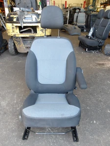 VAUXHALL VIVARO DRIVERS SEAT WITH ARM REST 2015 - 2019 RENAULT TRAFIC - Picture 1 of 5