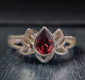 Anillo de plata de ley 925 natural corte pera granate rojo flor anillo promesa nupcial - Imagen 1 de 13