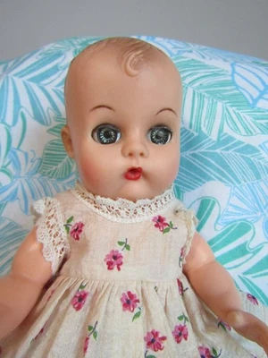 8英寸复古Vogue Ginnette睡眠眼球Squeaker婴儿娃娃 — 第 1/4 张图片