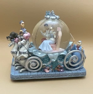 Disney 50th Anniversay Cinderella Carriage Snowglobe Music Box "So This Is Love" - Picture 1 of 9