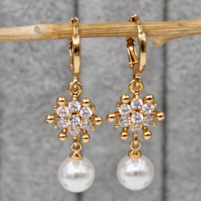 Nuevos aretes colgantes mini aro redondos rellenos de oro amarillo de 18 quilates con flores y perlas Foto 1 de 4