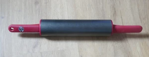 KitchenAid Kohlenstoffstahl Antihaft schweres Nudelholz Teigrolle rot/grau - Bild 1 von 2