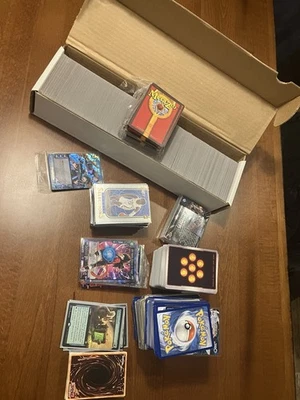 1500 cartas coleccionables mixtas, Pokémon, Dragon Ball, MetaZoo, deportes, Yu-Gi-Oh! Foto 1 de 4