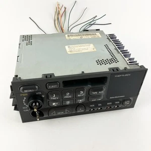 95-05 GM AM FM Radio Cassette Chevy GMC C/K Suburban Tahoe Yukon Parts Only - Picture 1 of 9