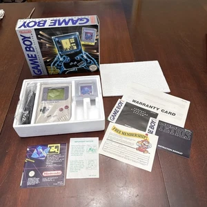 Original Game Boy Handheld Konsole NEUWERTIG CIB mit Tetris Einsätzen Styropor SAUBER - Bild 1 von 24