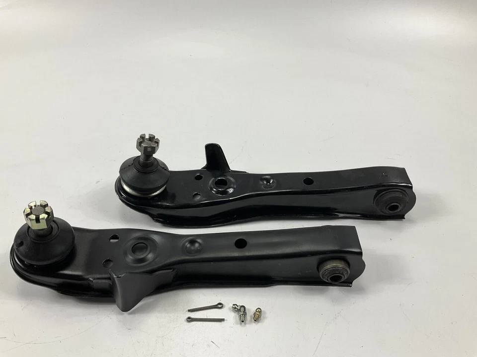 Brazos de control inferiores delanteros y rótulas OEM 555 SIN CAJA - 1979-1982 Toyota Corona Foto 1 de 4