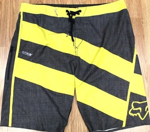 FOX IAN WALSH PANTALONES CORTOS DE BAÑO DE POLI/SPANDEX SIN FORRO NEGRO/GRIS/AMARILLO Talla 38 - Imagen 1 de 5