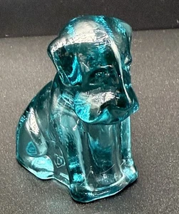 De Colección Degenhart Glass Pooch Perro Estatuilla Azul Verde Periwinkle #32 - 1976 UV GLOW - Imagen 1 de 16