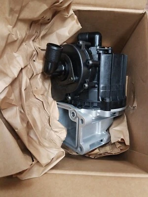 NEW 100% Genuine OEM Volvo D13 oil separator 21122541 plus gasket 20532891 - Image 1 of 4