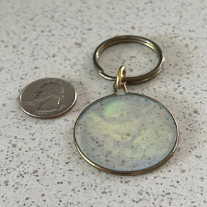 Religious Cherub Angel Clear Holographic Round Pendant Keychain B48937 - Picture 1 of 4