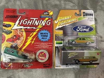 Johnny Lightning Limited Edition Moving Van Collector Tin Ford Country Squire - Image 1 of 4