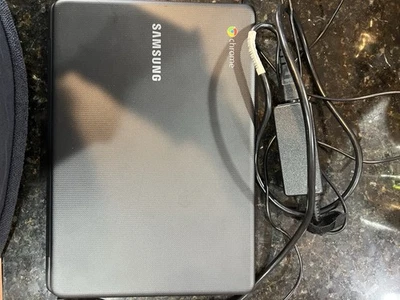 Portátil Samsung Chromebook Modelo XE500C13 11.6 con cargador Foto 1 de 3