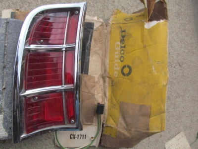 Oldsmobile Cutlass 1964 1965 camioneta luz trasera izquierda NOS GM Foto 1 de 4