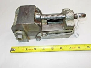 Tornillo inclinable para prensa de taladro, mordazas de 2-1/2" de ancho x 1-1/2" de profundidad, se abre a 2-1/2" - Imagen 1 de 11