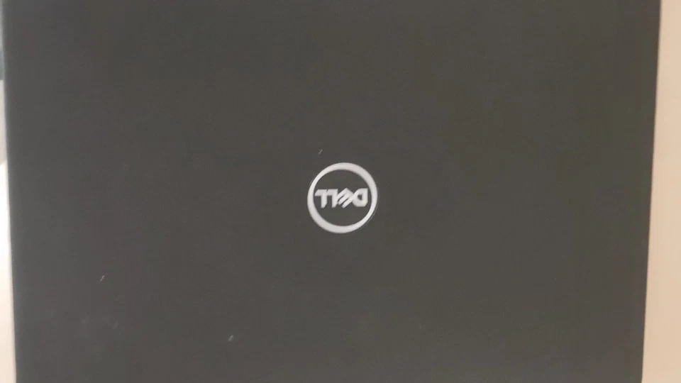 Computadora portátil Dell pantalla táctil  Foto 1 de 4