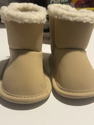 ¡NUEVO! Botas Carters Child of Mine 3-6 Meses Niño Color Marrón Foto 1 de 4