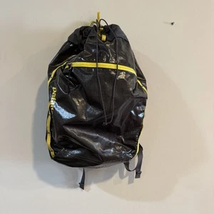 Patagonia Lightweight Black Hole Cinch Pack 20L Backpack Black And Yellow - Picture 1 of 8