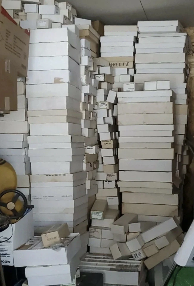 1,000,000 Card Collection Baseball, Basketball, Football Sold In 12 Card Lots - Image 1 of 2