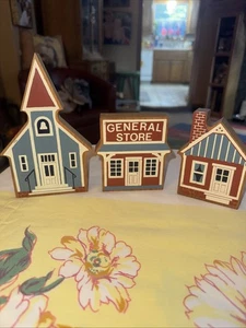 Vintage~ Wood~Flat Village~Shelf Sitters~set Of 3~General Store~Church~House - Bild 1 von 14