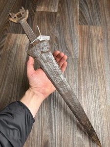 Antigua espada escita Akinak con empuñadura zoomórfica siglos IV - III a.C. - Imagen 1 de 17