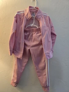 Rosa Mädchen 5T Trainingsanzug Adidas, 2-teiliges Set, leicht gebraucht  - Bild 1 von 11