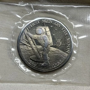Republic Of Marshall Islands $5 Commemorative Coin 1989 First Man On The Moon🔥 - Picture 1 of 4