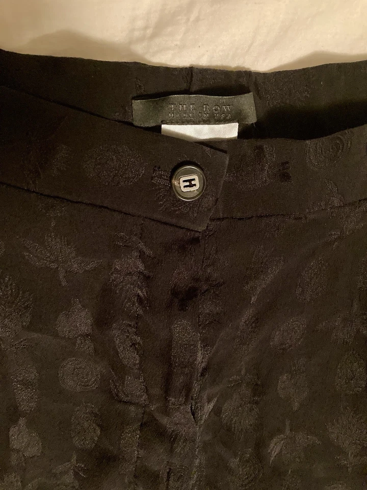 Брюки женские The Row «Sanderson» черные шелковые с цветочным принтом размер 4 - Изображение 1 из 4