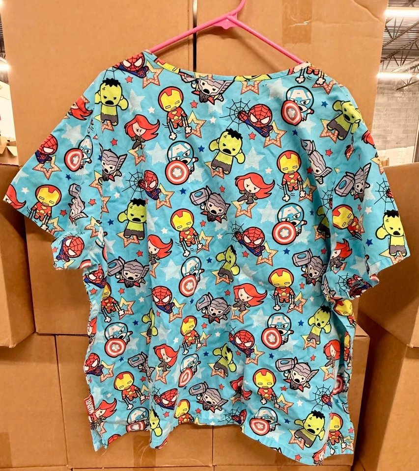 Blusa Médica Marvel 3XL - Estampado Colorido de Superhéroes - Unisex Foto 1 de 3