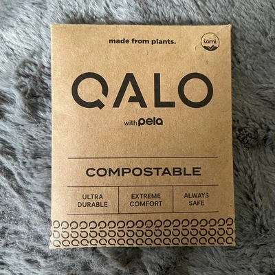 Anillo compostable QALO con pela a base de plantas negro talla 8 unisex Foto 1 de 3