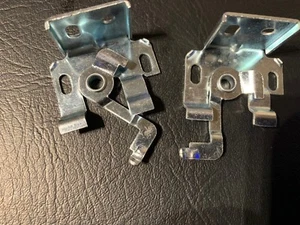 2 X METAL VENETIAN BLIND 25MM UNIVERSAL SWIVEL BRACKETS - BLIND SPARE PARTS - Picture 1 of 1