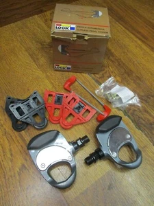 NOS LOOK PP 265 BLACK PEDAL SET - 9/16" - 2 SETS OF CLEATS - Picture 1 of 8