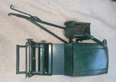 JOHN DEERE ESKA PULL BEHIND COMBINE 30A PARTS / REPAIR ERTL CARTER 1950s Repaint - Image 1 of 4