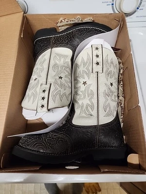 Botas occidentales Ariat Probaby negras tooled/blancas estrella arrugada para mujer talla 8 Foto 1 de 4