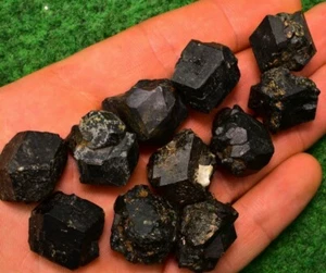 1 Garnet Melanite Black Andradite Crystal Gemstone UK Quick Postage✔ 10-15g - Picture 1 of 4