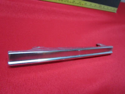 Chevrolet Impala 1974 y Belair guardabarros delantero cejas moldura izquierda  Foto 1 de 4