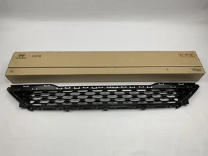 2019-2020 Tucson Front Bumper Grille Lower Grill Genuine Hyundai W/O Pedestrian - Bild 1 von 3
