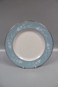 Royal Doulton Reflections Pattern TC1008 dishes, white flora on blue rim - Picture 1 of 14