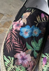 UUBARIS Women's Embroidered Floral Loafers Slip-On Sneakers Casual Shoes Sz 8 US - Picture 1 of 8