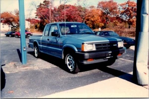 1987 Mazda B2000 SE-5 Pickup Truck Vintage Original Estate Find Found Photograph - Picture 1 of 2