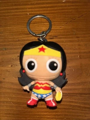 DC Comics Serie 1 Monograma Figura Llavero Mujer Maravilla Foto 1 de 4
