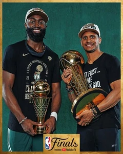 Brown & Mazzula Trophies Boston Celtics 2024 NBA Champions 8x10 NBA Foto - Bild 1 von 1