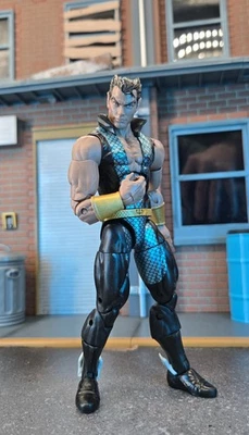 Figura de acción exclusiva de 6" Marvel Legends Avengers Fantastic Four Namor Foto 1 de 4