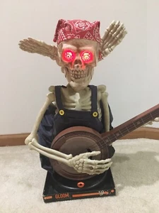 Animated Halloween Skeleton Playing Banjo Plays Dixie NEW - Picture 1 of 6