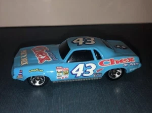 Hot Wheels Richard Petty #43, Chex Party Mix - 1970 Plymouth Barracuda 1:64 - Bild 1 von 7