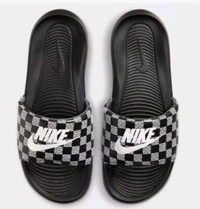 Nike Victori One Slide Kariert CN9678 004 Logo Schwarz Schlappen Sandalen Herren 14 - Bild 1 von 5