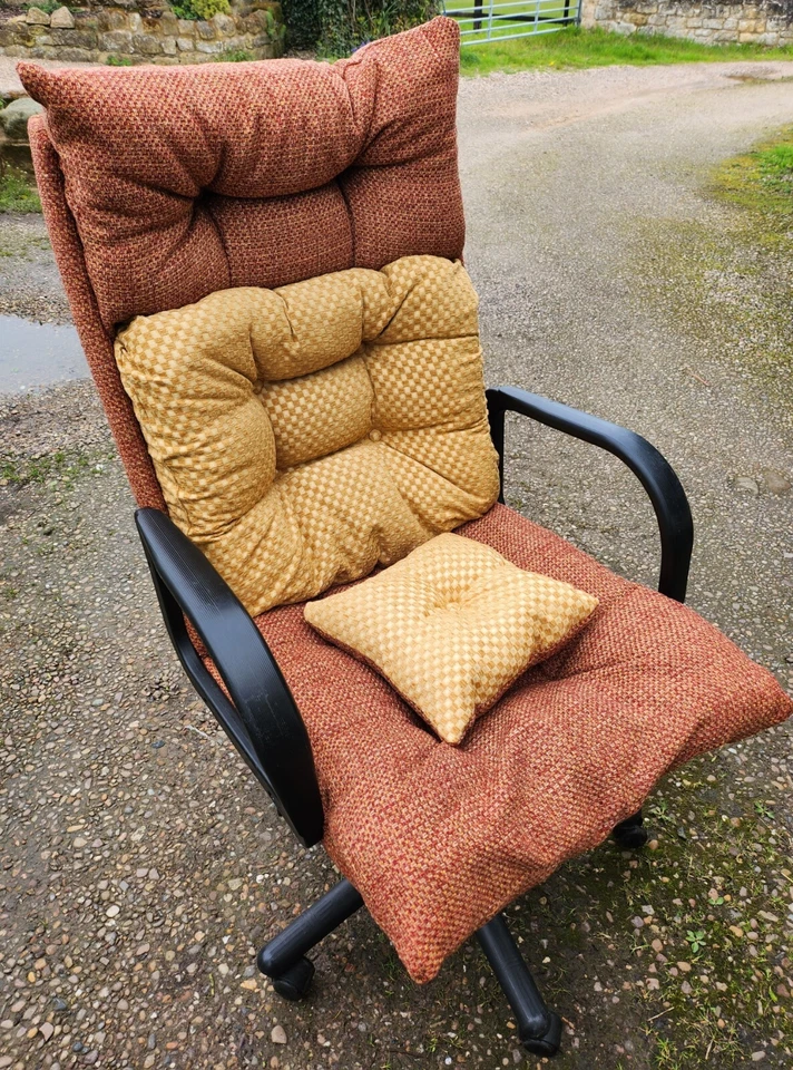 Retro Desk/gaming Chair - Image 1 of 4