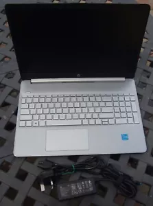 HP Laptop 15S-FQ2015NA i3-1115G4 4,1GHz 8GB 256GB Win 11 22H2 GRATIS Geschenk!! lesen! - Bild 1 von 8