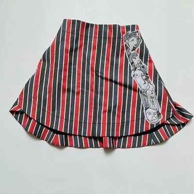 FALDA DE RAYAS TALLADAS CON GRÁFICOS BORDADOS Y CUENTAS Foto 1 de 4