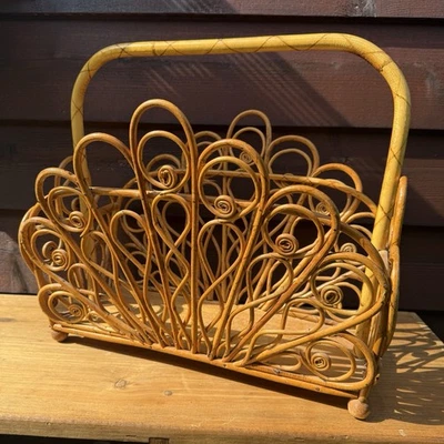 Soporte de cargador de bambú de ratán de madera curvada de colección MCM Boho decoración de periódicos LEER Foto 1 de 4