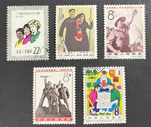 CINA, 1960-1965 lotto 5 francobolli diversi - USATI - Foto 1 di 1